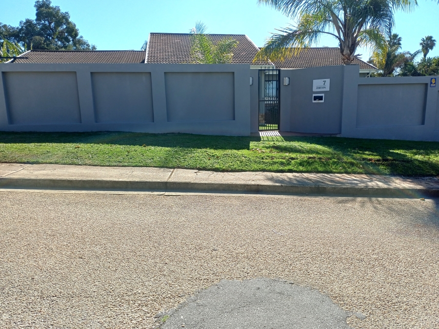 4 Bedroom Property for Sale in Vanes Estate Eastern Cape
